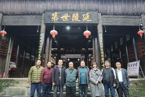 吴熙文宗亲到远口总祠寻根问祖