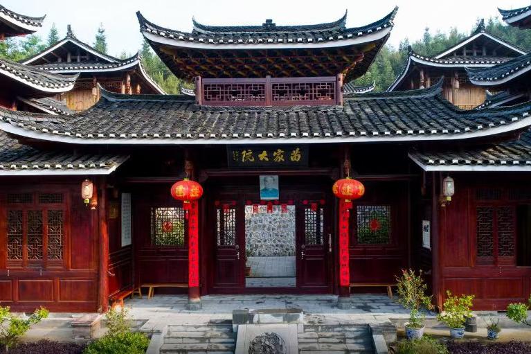 湖南靖州苗家大院200根立柱的千年密码