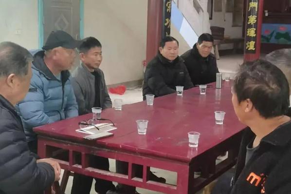 重修祖陵承先志 收官谱牒续后昆