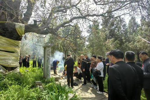 慎终追远承祖德 凝心聚力启新程