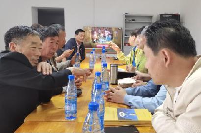 河南省吴氏文化研究会会长吴天玺一行到西华县吴店村走访调研