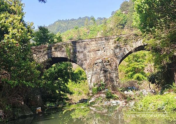 闽龙岩市永定区奥杳吴氏始系图