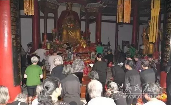 今年飞山不赶庙会，只有在乡愁中切切思念