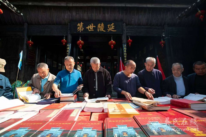 关于集中保护老族谱、以新换旧的倡议书