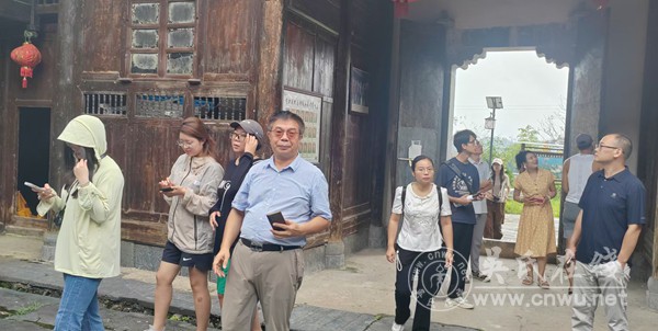 清水江文化论坛考察团莅临远口吴氏总祠、远口泰伯书院调研
