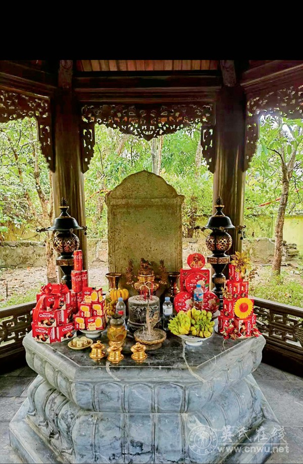 在越南,拜谒王勃墓 在越南,拜谒王勃墓