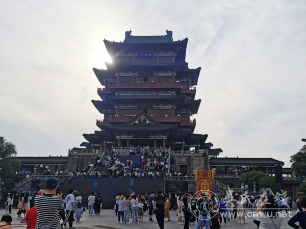 在越南,拜谒王勃墓 在越南,拜谒王勃墓