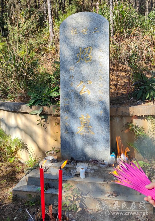 湖南新晃扶罗龙寨吴世万后裔寻根代表团赴江西寻根认祖