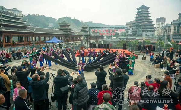 侗韵迎佳节 同心筑家园