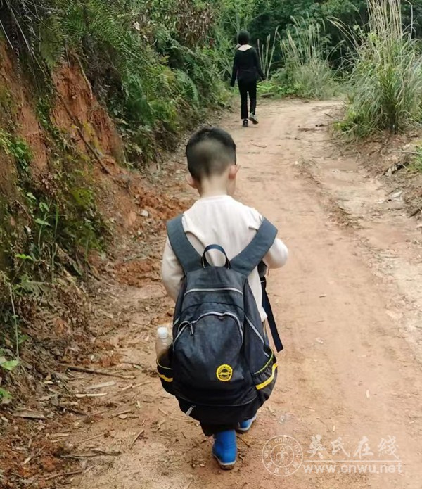 带孩子回乡下挂亲