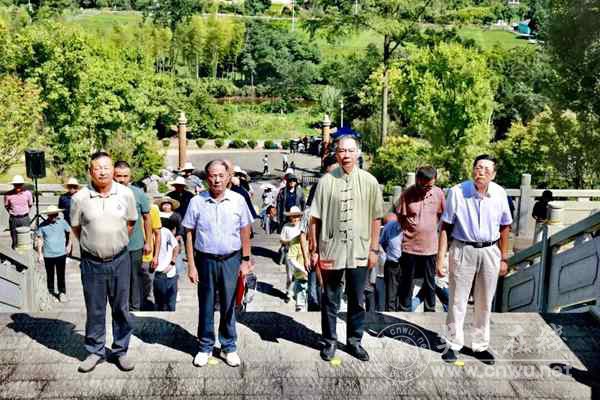 无锡吴氏祖地宗亲代表团赴安吉鄣吴镇出席晒谱节暨昌硕文化座谈会纪实